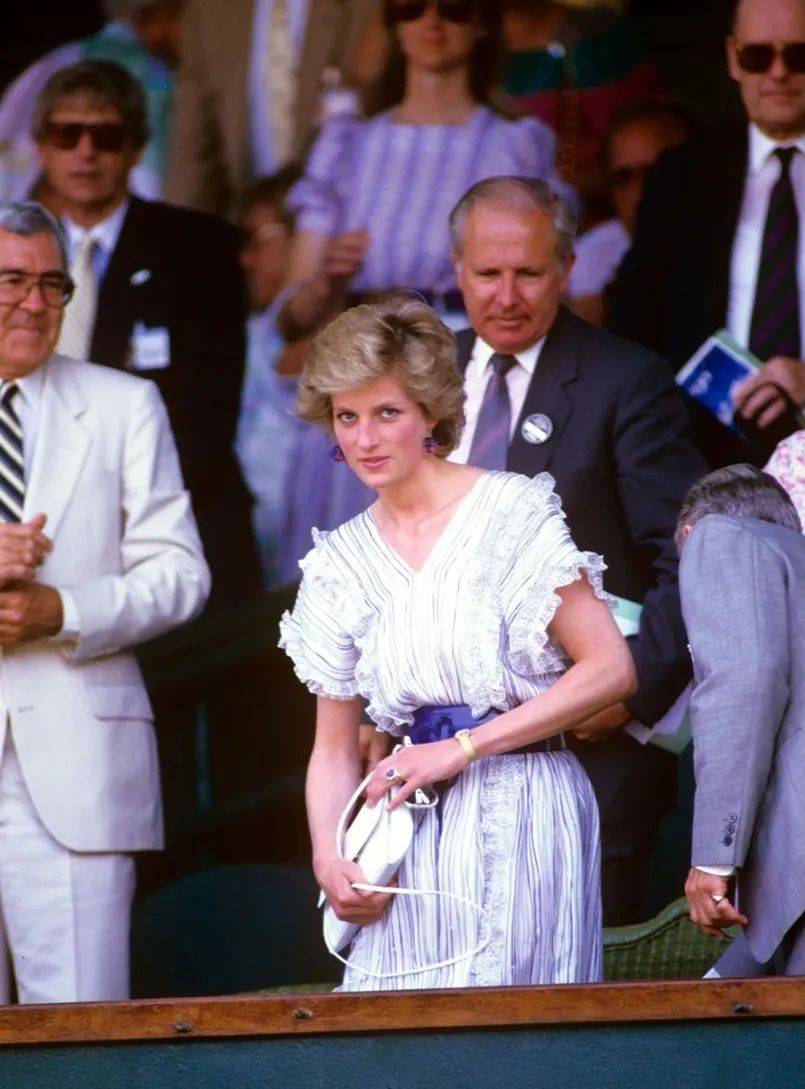 后腰的防守 后腰的防守